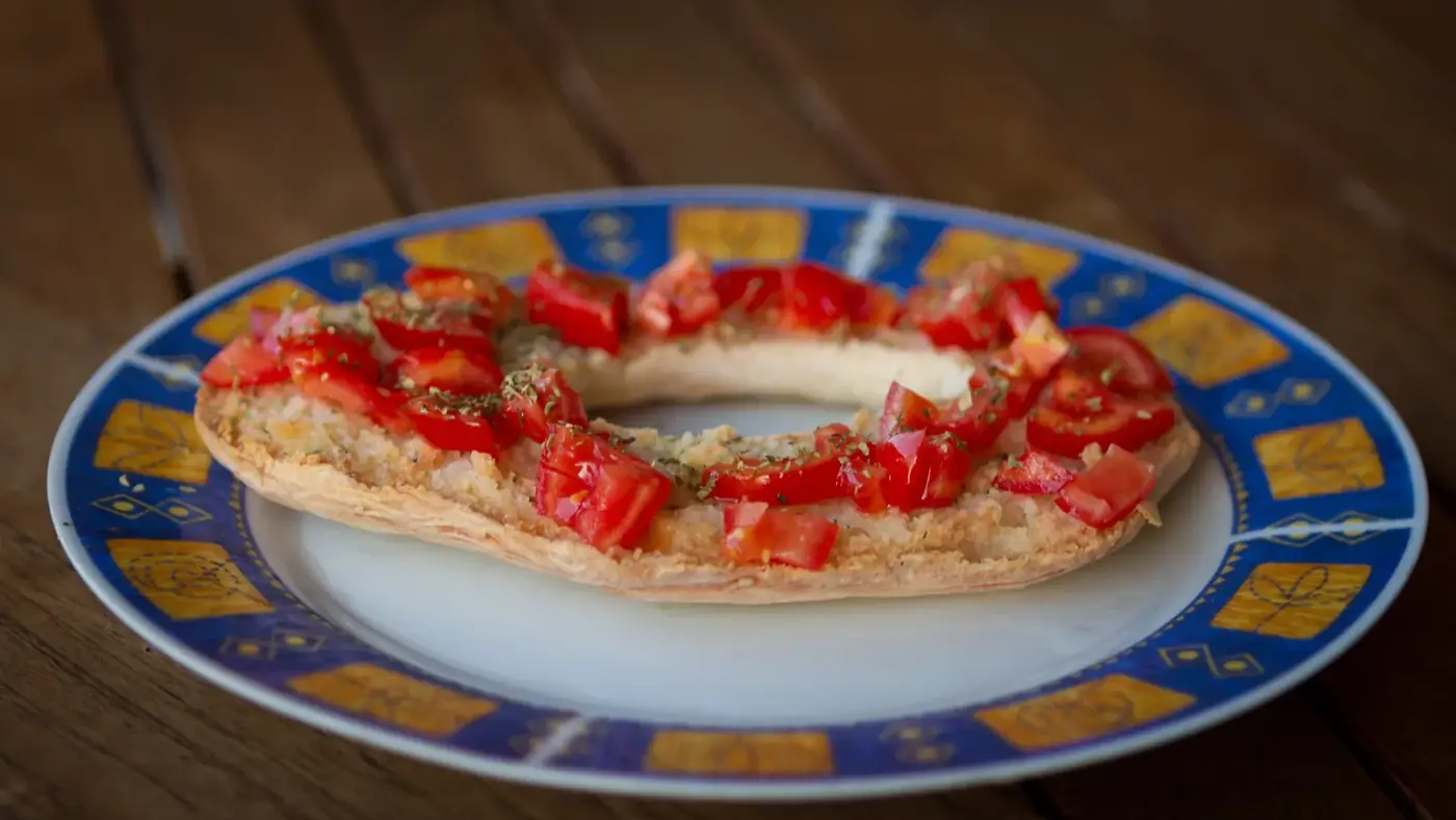 Frisa with fresh tomatoes