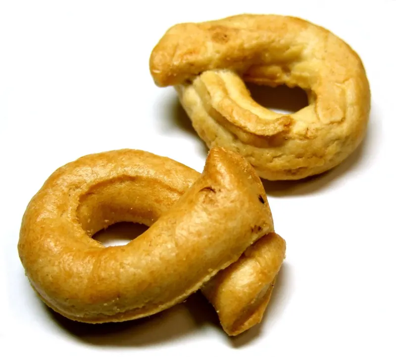 Taralli, the ring-shaped snack of Puglia