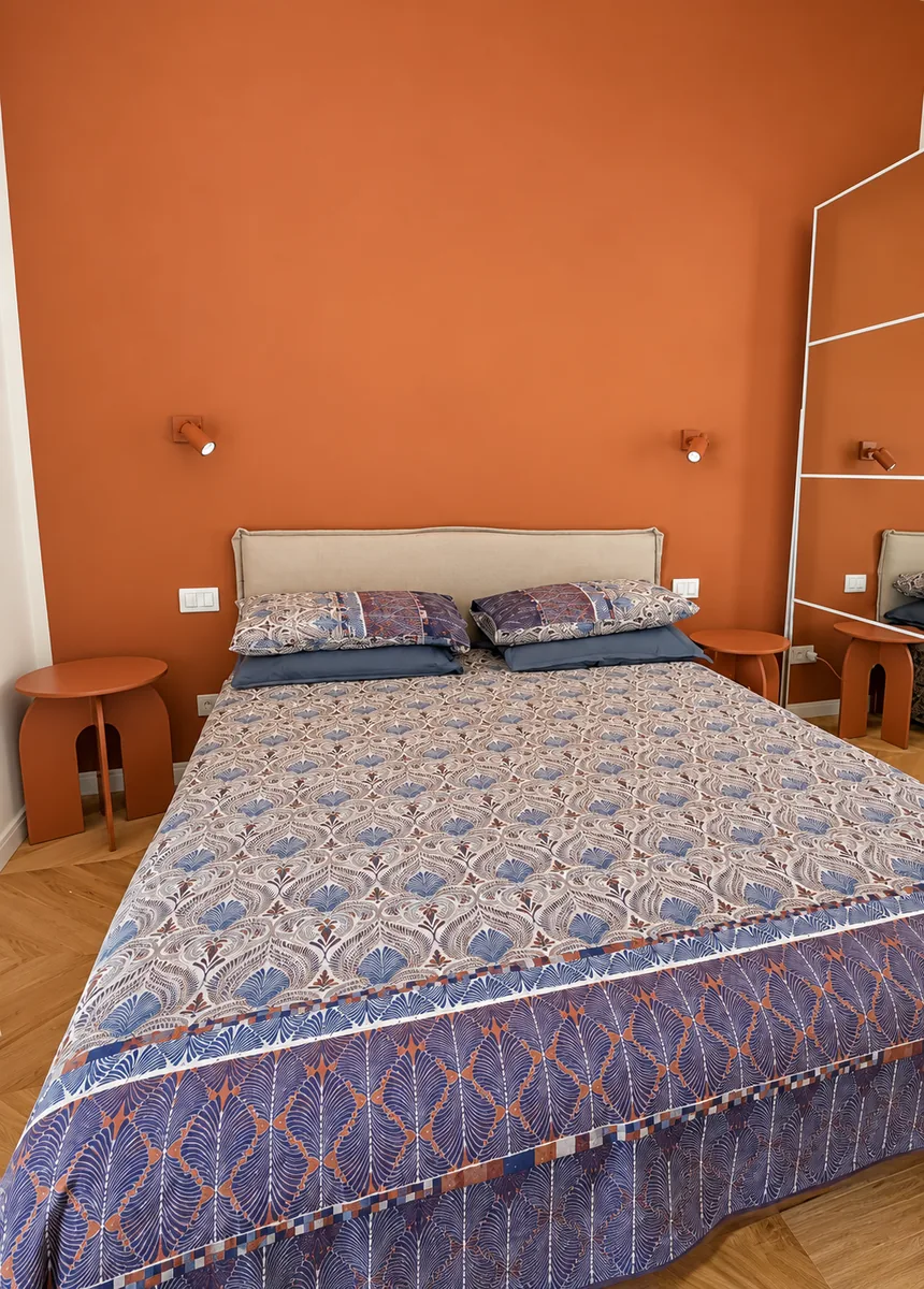 Double bedroom with terracotta wall
